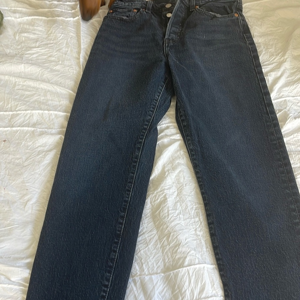 Black Levi's jeans